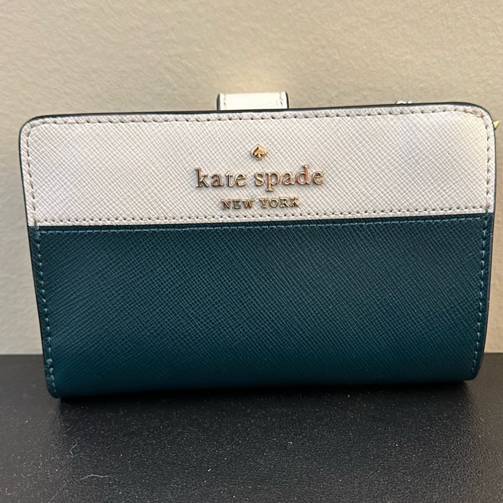 LIKE NEW Kate Spade Staci Medium Compact Bifold Wallet